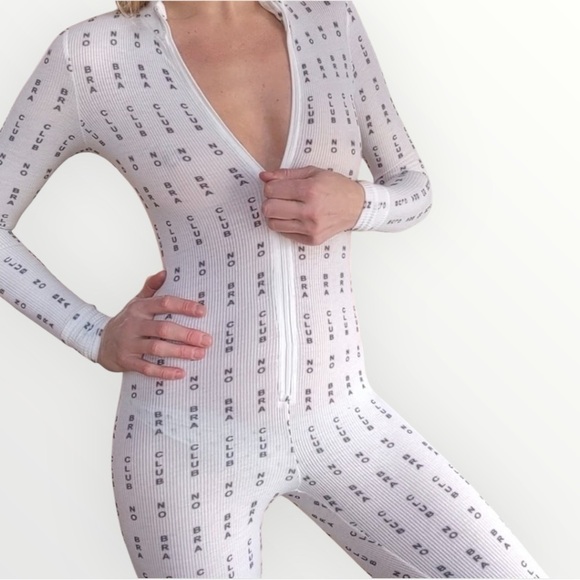 NO BRA CLUB Kitten Monogram Black White Jumpsuit Bodysuit Zip Up Pajama Sz. S - Picture 6 of 7